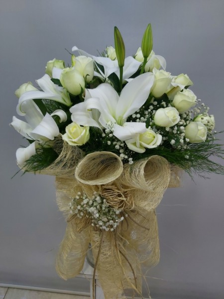 Beyaz Gül Beyaz Lilyum Çiçek Buketi 